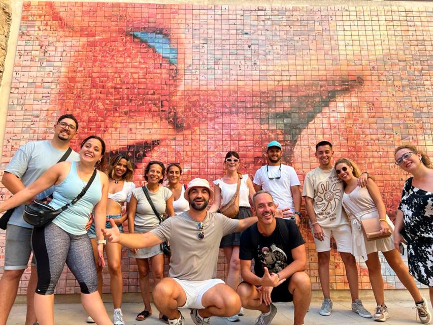 Barcelona: Sagrada Familia, Modernism, and Old Town Tour - Where You Start: The KFC Meeting Point and a Small-Group Format
