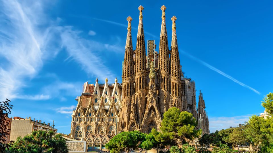 Barcelona: Sagrada Familia & Montserrat Full-Day with Pickup - Gothic Quarter Walking Tour: Where Roman Traces Still Show Up
