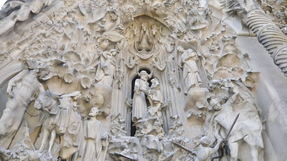 Barcelona: Sagrada Familia & Montserrat Full-Day with Pickup - Price and Value: Is $128 Worth It?