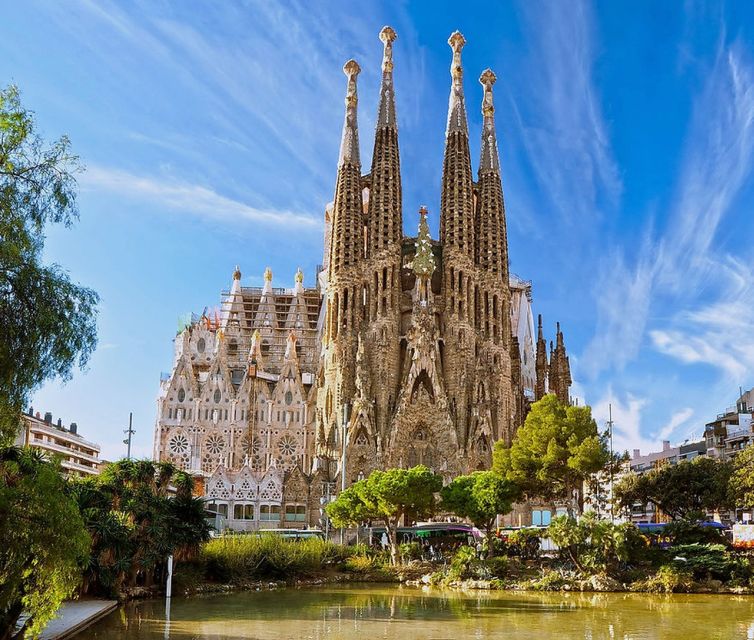 Barcelona: Sagrada Familia & Optional Park Guell Guided Tour - Photo Spots, Timing, and How to Get the Most Out of the Free Time