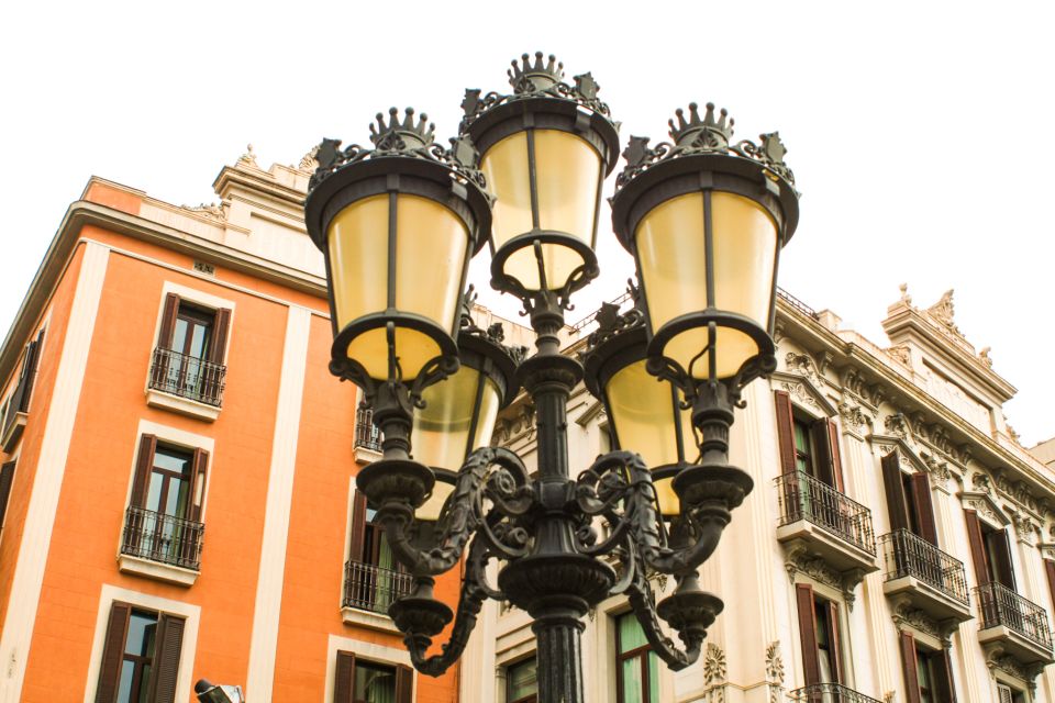 Barcelona: Sagrada Familia, Park Güell & Gothic Quarter Tour - Who this tour suits best (and who should think twice)