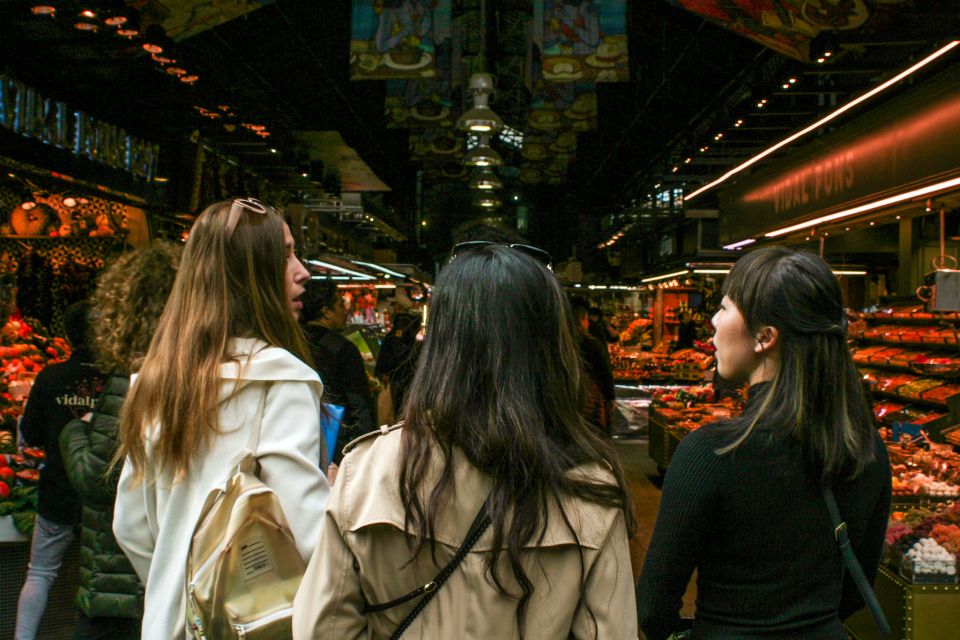 Barcelona: Sagrada Familia, Park Güell & Gothic Quarter Tour - Gothic Quarter + El Born on foot: churches, courts, and big photo moments