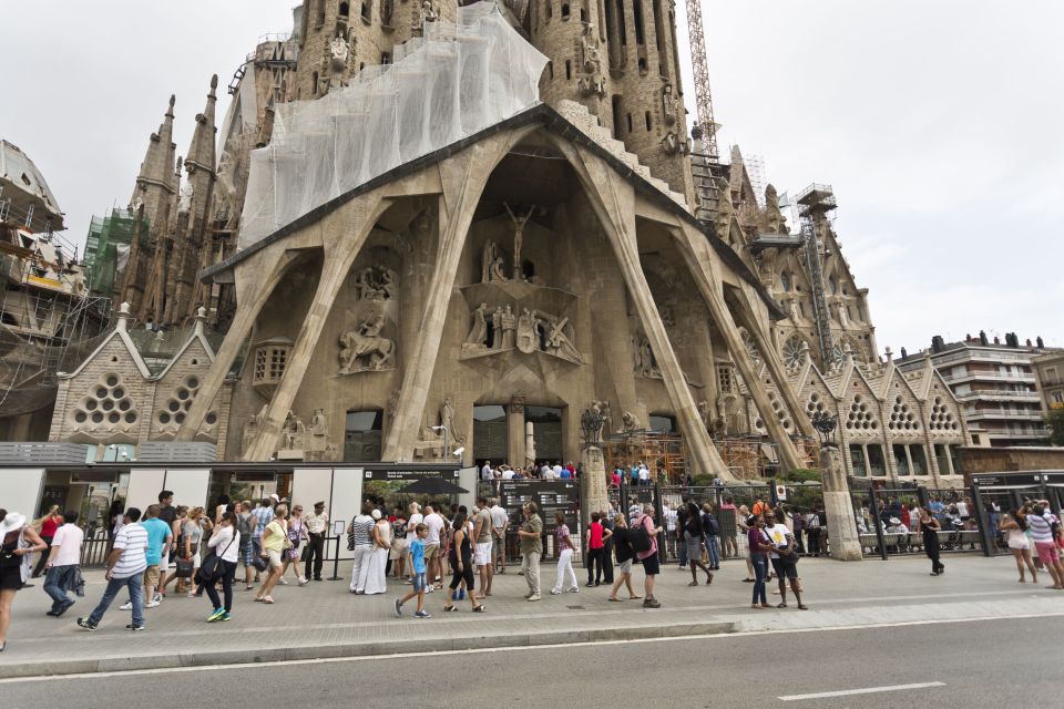 Barcelona: Sagrada Familia & Park Güell Guided Tour & Ticket - Price check: is $113 a good deal for skip-the-line + two guided sites?