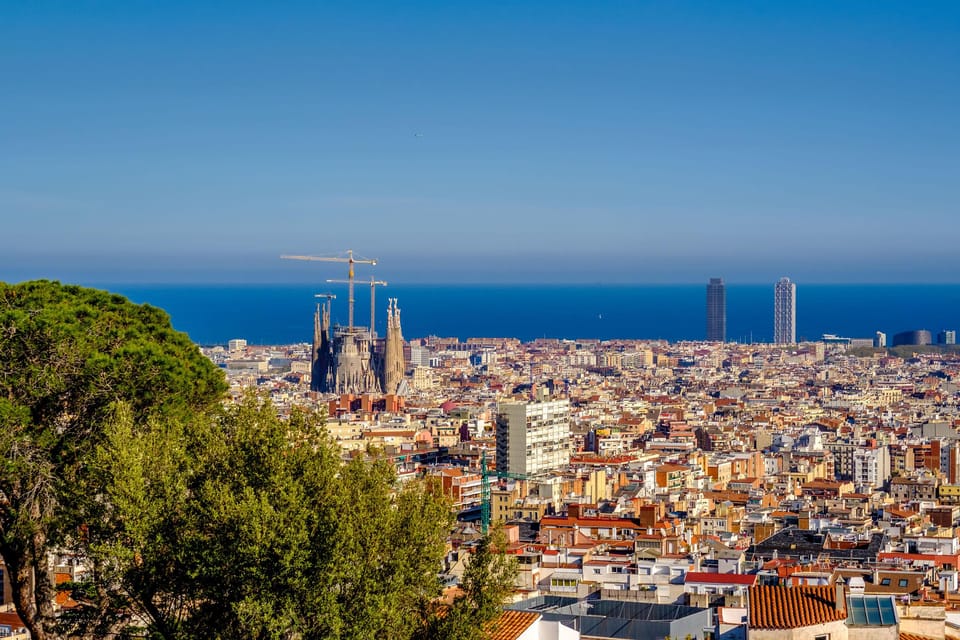 Barcelona: Sagrada Familia & Park Güell Guided Tour & Ticket - The transfer to Park Güell: why the timing feels tight