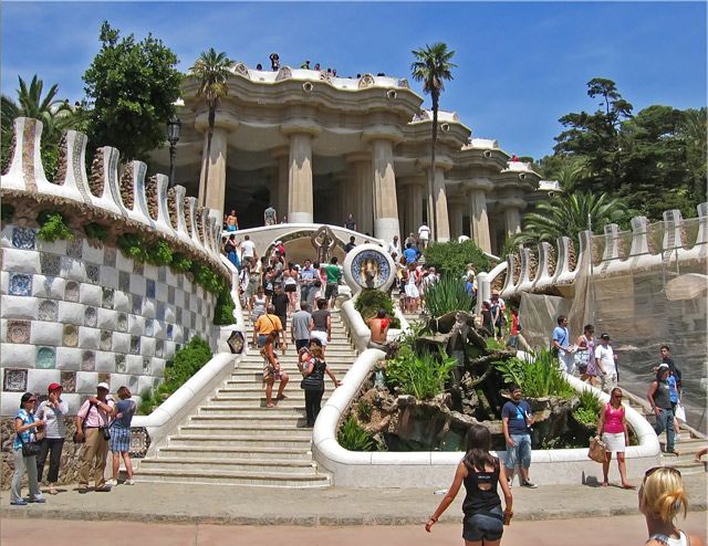 Barcelona: Sagrada Familia & Park Güell Guided Tour & Ticket - Park Güell guided walk: El Drac, Art Nouveau details, and real photo time