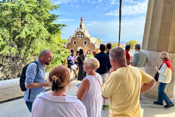 Barcelona: Sagrada Familia & Park Guell Guided Tour + Transfer - The transfer gap: where your feet reset before the Sagrada Familia