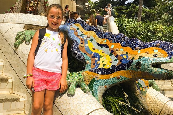 Barcelona: Sagrada Familia, Park Guell & Tapas Private Tour - From Placa Reial to Gaudí’s landmarks: how the route flows