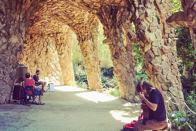 Barcelona: Sagrada Familia, Park Guell & Tapas Private Tour - Sagrada Família: how your experience changes by option (VIP/Premium vs audio)