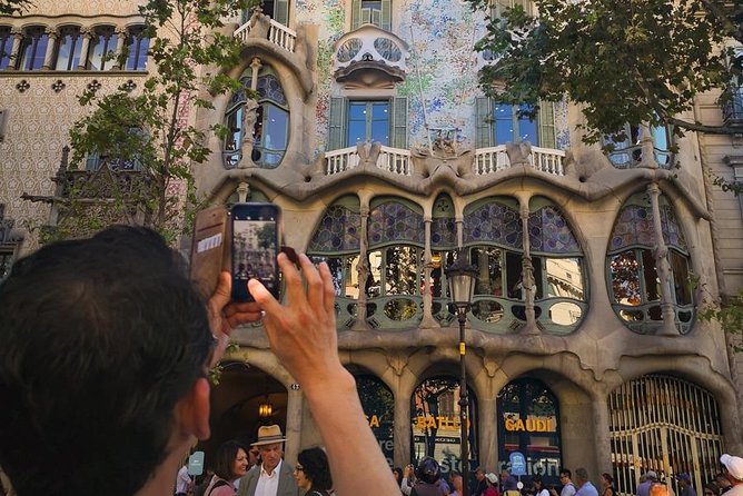 Barcelona: Sagrada Familia, Park Guell & Tapas Private Tour - Who this private Gaudí tour fits best (and who should pick something else)