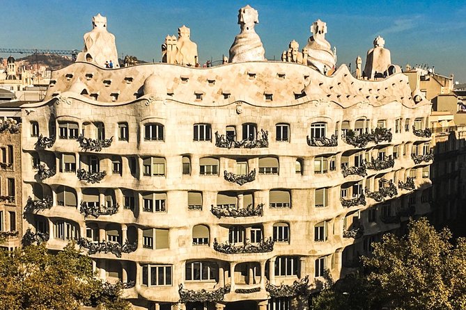 Barcelona: Sagrada Familia, Park Guell & Tapas Private Tour - Should you book this Barcelona Sagrada Família and Park Güell tour?