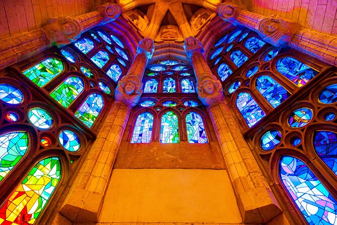 Barcelona: Sagrada Familia: Priority Access & Guided Tour - Getting There at Plaça de Gaudí (And Not Getting Stuck)