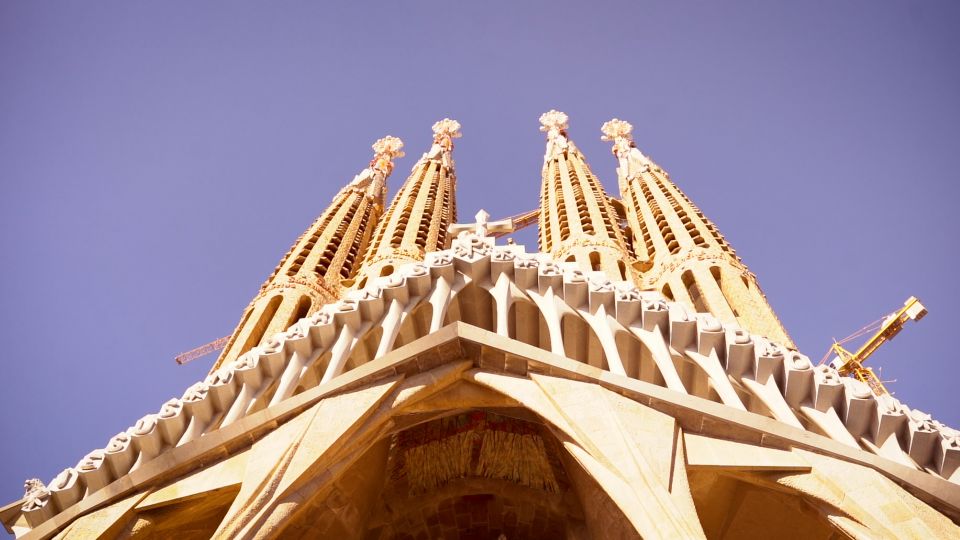 Barcelona: Sagrada Familia Skip-the-line Guided Tour - Why a guided pass matters at Sagrada Familia