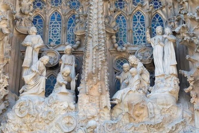 Barcelona: Sagrada Familia Skip The Line Insider Guided Tour - Inside the basilica: columns, stained glass, and 70-metre vaults