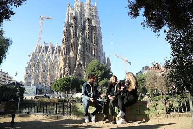 Barcelona: Sagrada Familia Skip The Line Insider Guided Tour - Photo moments: getting shareable Gaudí angles without losing the story