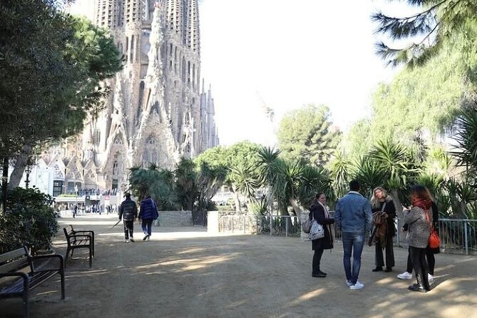 Barcelona: Sagrada Familia Skip The Line Insider Guided Tour - What’s not included: towers, and how that affects your schedule