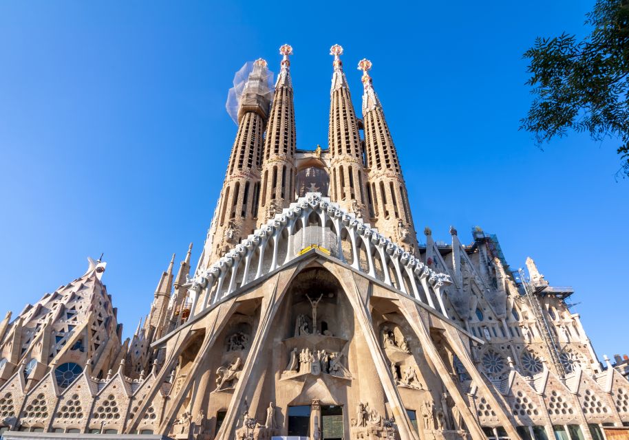 Barcelona: Sagrada Familia Skip The Line Insider Guided Tour - Guide quality: what the best ones do (and what to watch)