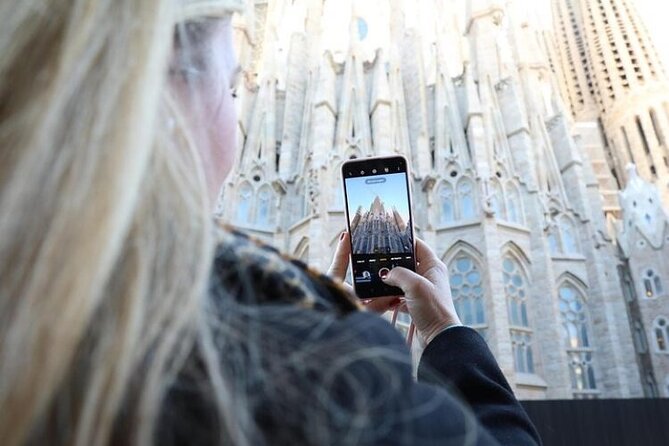 Barcelona: Sagrada Familia Skip The Line Insider Guided Tour - The 20-person group size changes the pace inside