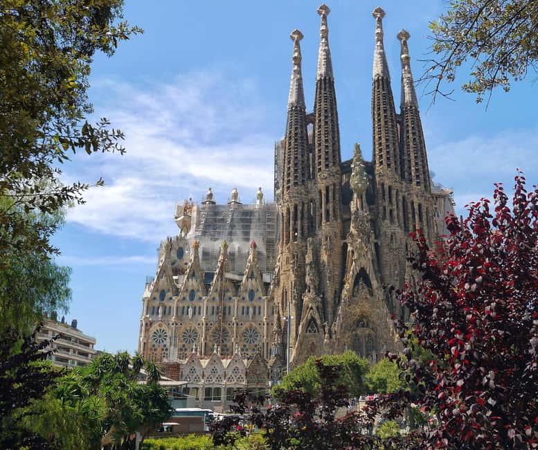 Barcelona: Sagrada Familia Skip-the-line Tour with Guide - Key takeaways before you go