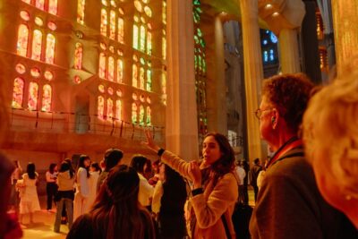 Barcelona: Sagrada Familia Tour w/Skip-the-Line Entry Ticket - Picking Your Start: Rooftop Cava vs. Straight to the Basilica