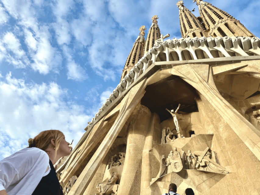 Barcelona: Sagrada Família Tour with Skip-the-Line Access - Inside the basilica: columns, ceilings, and stained-glass light