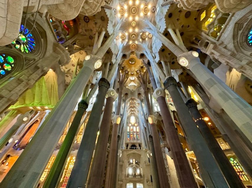 Barcelona: Sagrada Família Tour with Skip-the-Line Access - Dress code and bag rules: small things that prevent big hassles