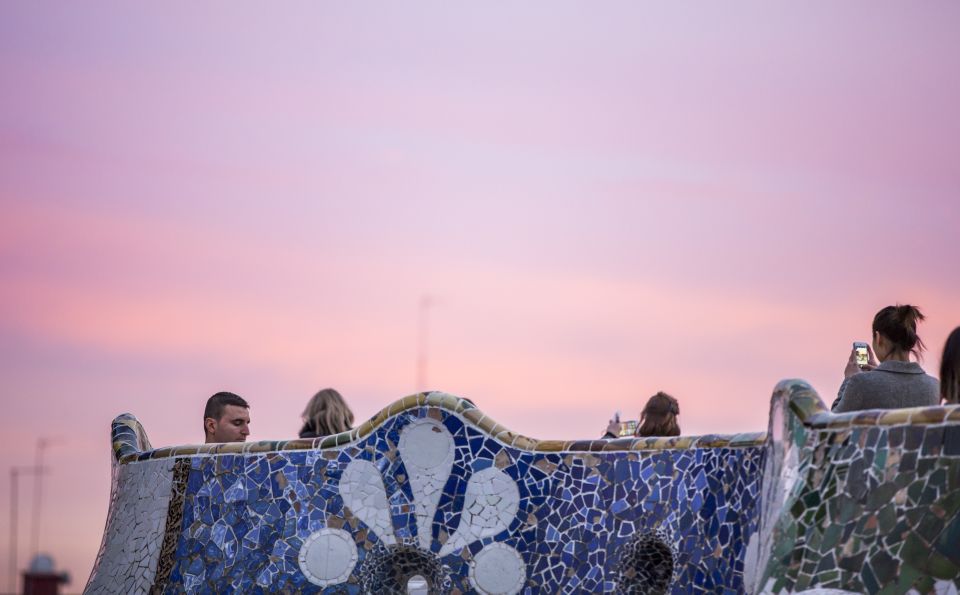 Barcelona: Sagrada Familia with Towers and Park Güell Tour - Price and Value: What $128 Gets You (Beyond “Two Tickets”)