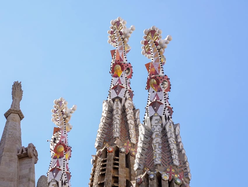 Barcelona: Sagrada Familia with Towers and Park Güell Tour - The Transfer Gap: How the 10-Minute Ride Fits In