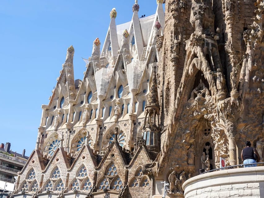 Barcelona: Sagrada Familia with Towers and Park Güell Tour - Trencadís and the Gaudí Mindset: How the Tour Teaches You to See