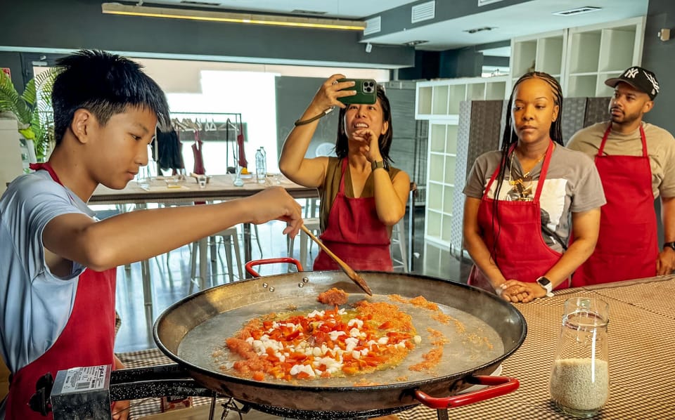 Barcelona: Seafood Paella ★Maestro★ & Tapas & Sangria - Key highlights worth marking on your Barcelona map