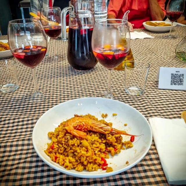 Barcelona: Seafood Paella ★Maestro★ & Tapas & Sangria - Cooking seafood paella: technique, timing, and the communal rhythm