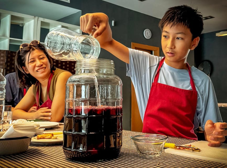 Barcelona: Seafood Paella ★Maestro★ & Tapas & Sangria - Group cooking, solo-friendly, and family-approved