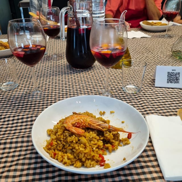 Barcelona: Seafood Paella ★Maestro★ & Tapas & Sangria - Price and value: is $71 for 2 hours worth it?