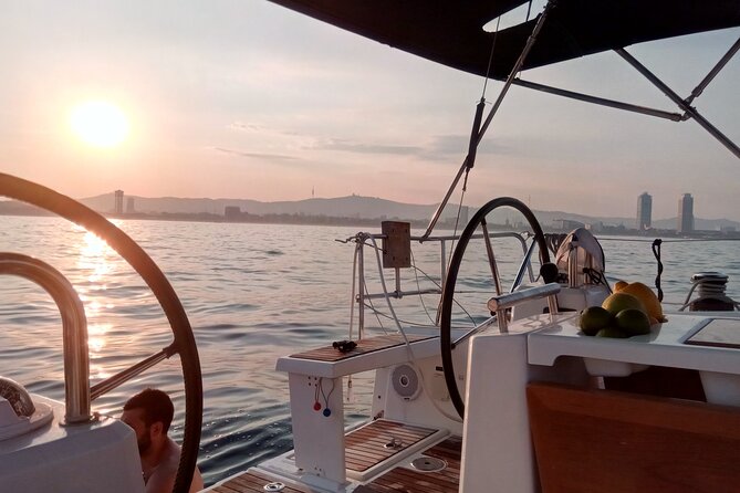 Barcelona Sensational Sunset Tour with Open Bar and Snacks - Port Vell at dusk: old harbor vibes, plus aquarium-scale wow