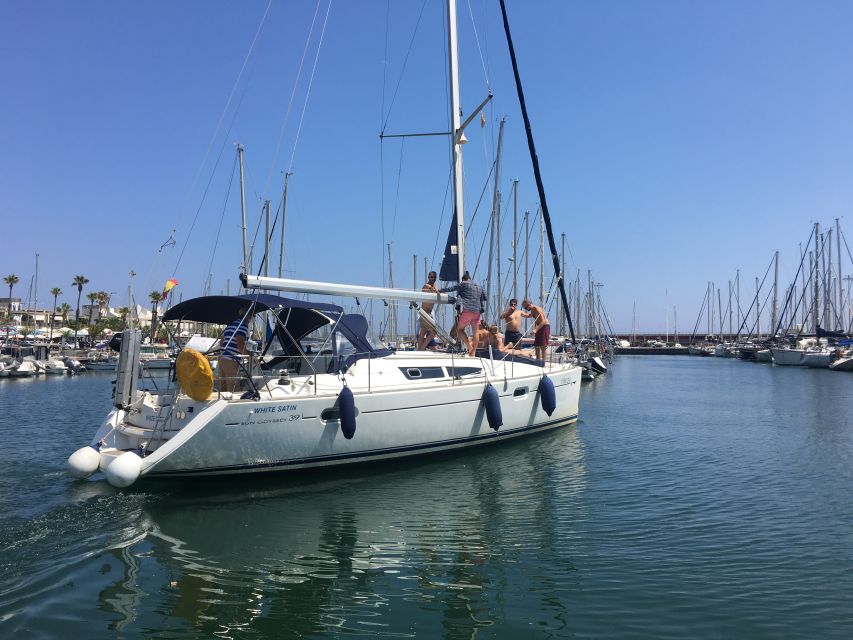 Barcelona: Sunset Boat Trip with Cava Wine and Snacks - Shared vs private: how to pick the right kind of sailing