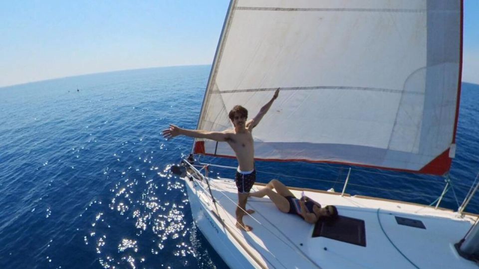 Barcelona: Sunset Sailing Experience with Snacks and Cava - Sailing lessons for beginners, plus plenty of downtime
