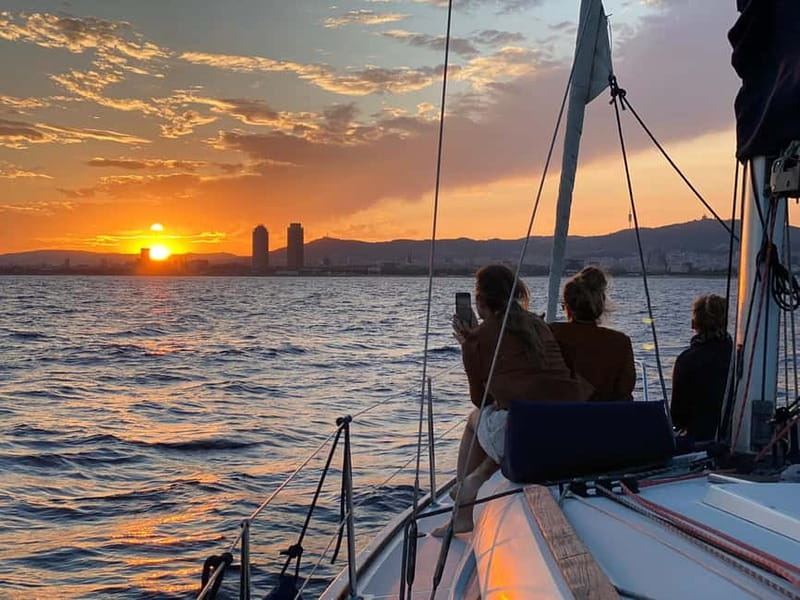 Barcelona: Sunset Skyline Cruise with Cava and Snacks - The skyline route: Colón, Las Ramblas, and La Sagrada Família from the water