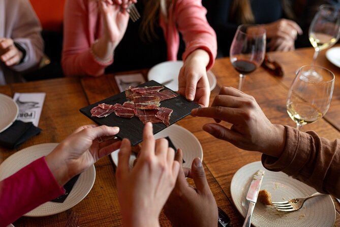 Barcelona Tapas Food Tour with Lunch or Dinner in El Born - Santa Maria del Mar: the “one stop, one photo” moment