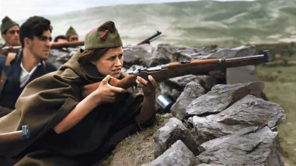 Barcelona: The Spanish Civil War Historical Walking Tour - Wireless tour guiding and that small 1€ add-on