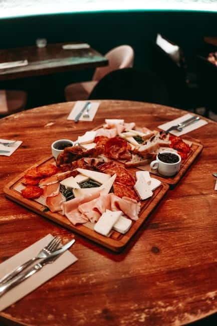 Barcelona: Tipsy Tapas & History Tour in the Gothic Quarter - Walking the Gothic Quarter: what you’ll notice after the second bar