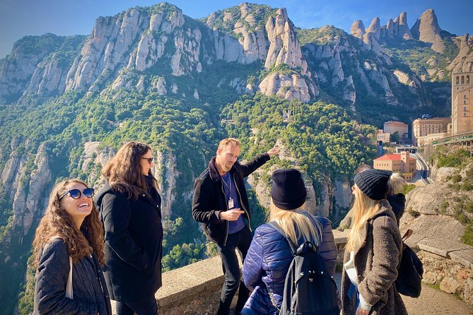 Barcelona to Montserrat Monastery: Tour, Transfers & Basilica - Stop 1 in Monistrol de Montserrat: A Smart Orientation Before Free Time
