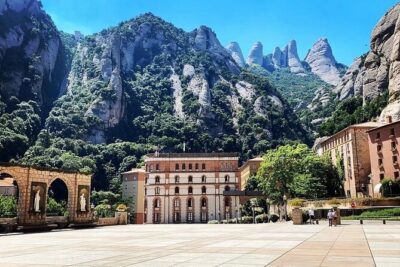 Barcelona to Montserrat Monastery: Tour, Transfers & Basilica - Abadia de Montserrat (About 3 Hours Free Time): Basilica Entry and Real Exploration