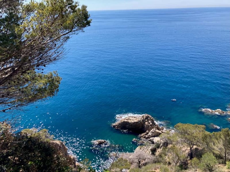 Barcelona: Tossa de Mar & Costa Brava boat, very small group - Snorkel Goggles, Kayaks, and the Kind of Beach Gear That Saves the Day