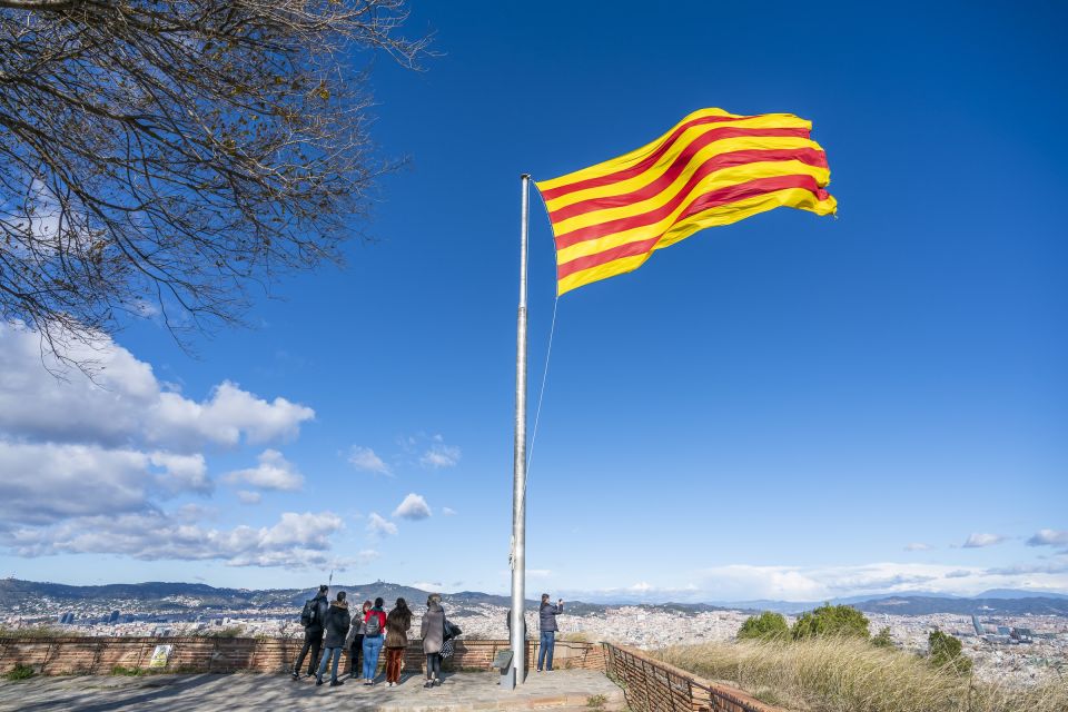 Barcelona: Walking tour with Montjuic Castle & Cable Car - Key things that make this tour worth your time