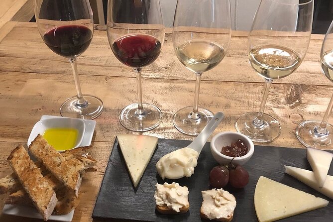 Barcelona: Wine Tasting and 5 Course Tapas Pairing Dinner - The vibe at the table: small groups, lots of questions, easy conversation
