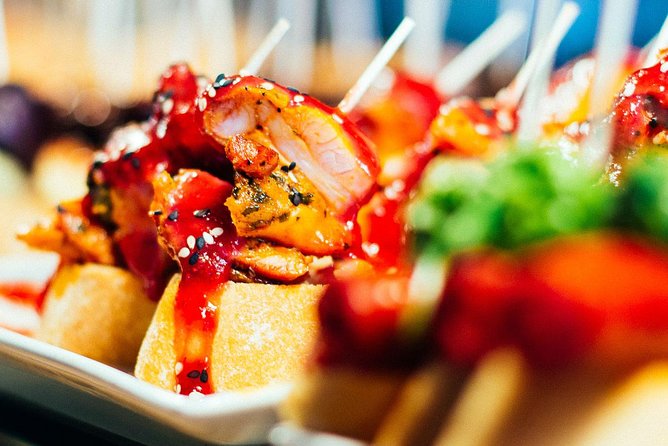 Barcelona With Locals: Wine and Tapas Private Tour - Meeting at Els Tres Tombs and getting your bearings fast