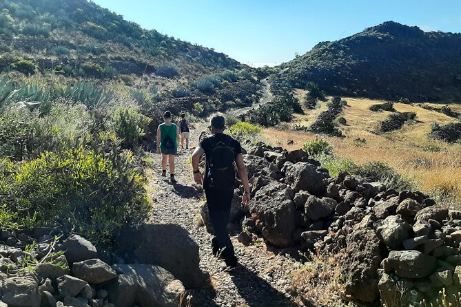 Barranco de las Vacas, caves & village by Sky Rebels local guides - Montana de Agüimes: secret caves and why you’re glad someone brought you here
