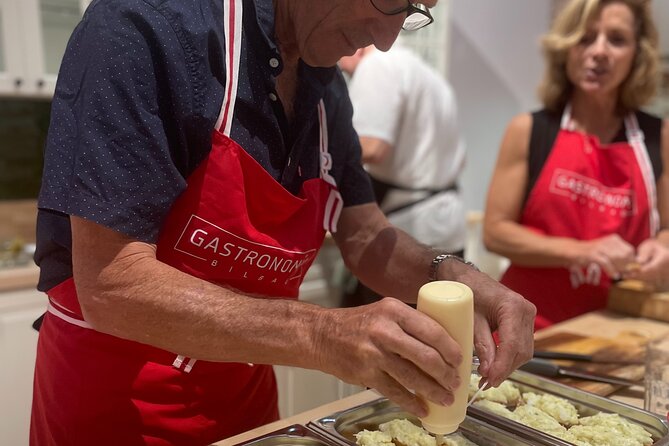 Basque Pintxos and Tapas Cooking Class in Bilbao - Salbe pl. at 6:00 pm: Meeting Point, Timing, and First Drinks