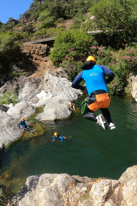 Benahavís: Canyoning Guided Tour at Guadalmina River - Refuel and regroup: snacks, drinks, and a calmer second half