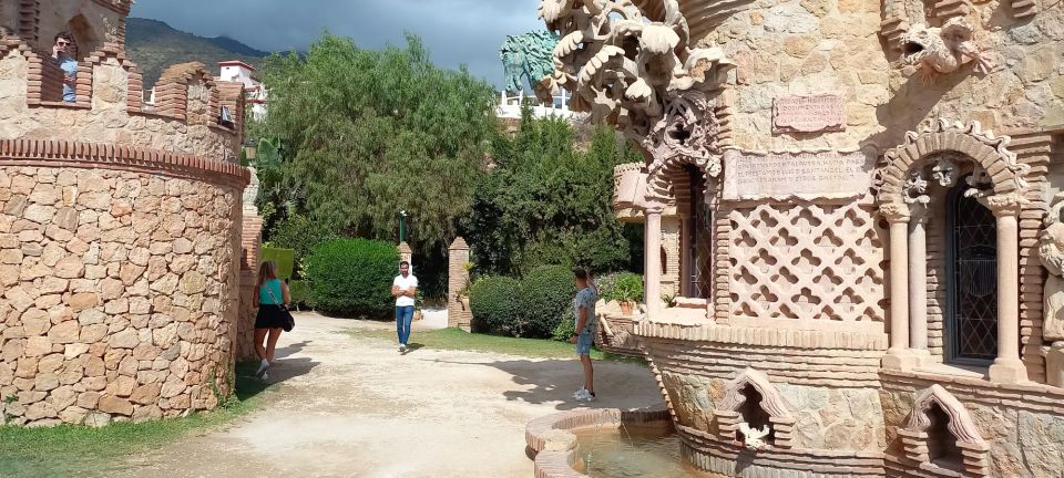 Benalmadena: Colomares Castle Tour with Entry Ticket - Colomares Castle: a Columbus monument you walk through