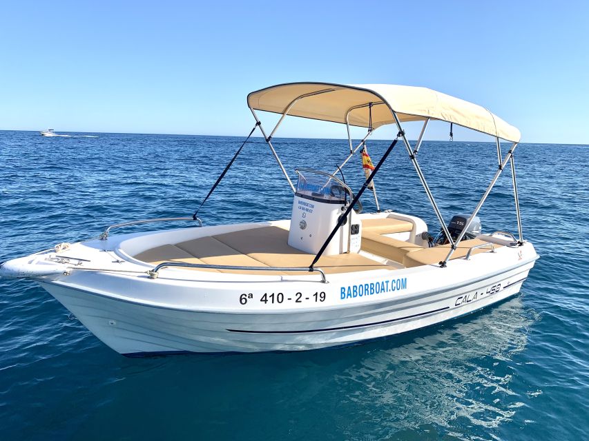 Benalmádena: Costa del Sol License-Free Boat Rental - License-free captain time in Benalmádena: what you’re really booking